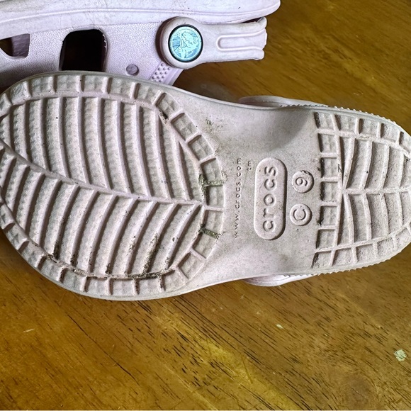 Pink crocs sandals (child size 9) - Picture 4 of 5